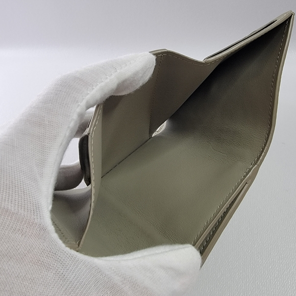 LOUIS VUITTON LV Aerogram Pilot Leather Trifold Wallet - Picture 11 of 14